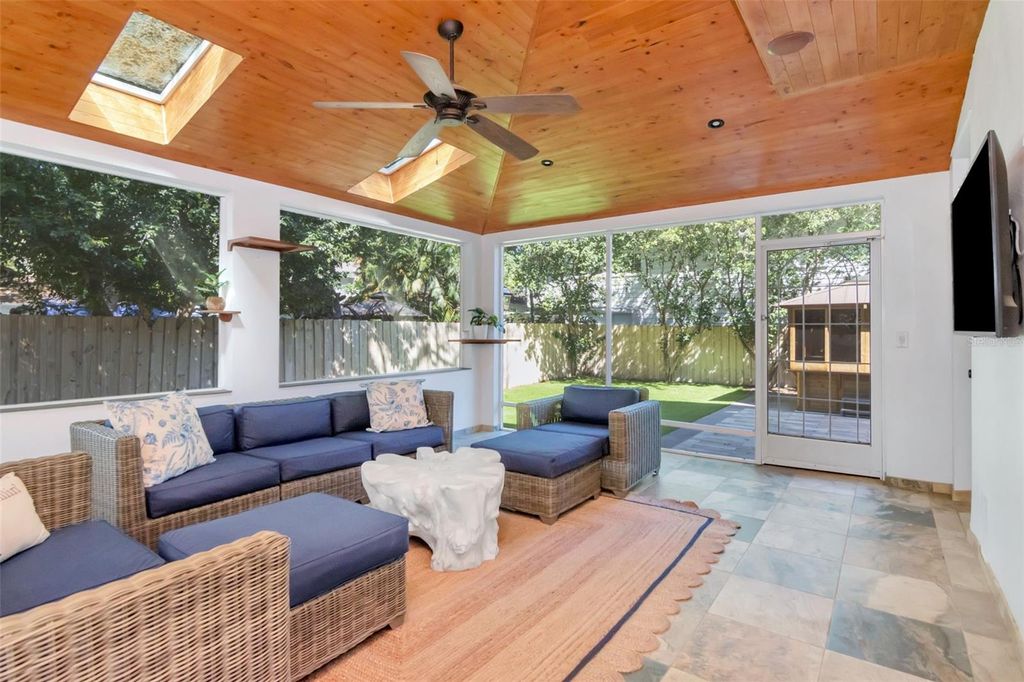 Image 15 of property listing at 4703 S DAUPHIN AVENUE, Tampa, FL 33611