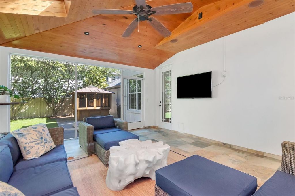 Image 33 of property listing at 4703 S DAUPHIN AVENUE, Tampa, FL 33611