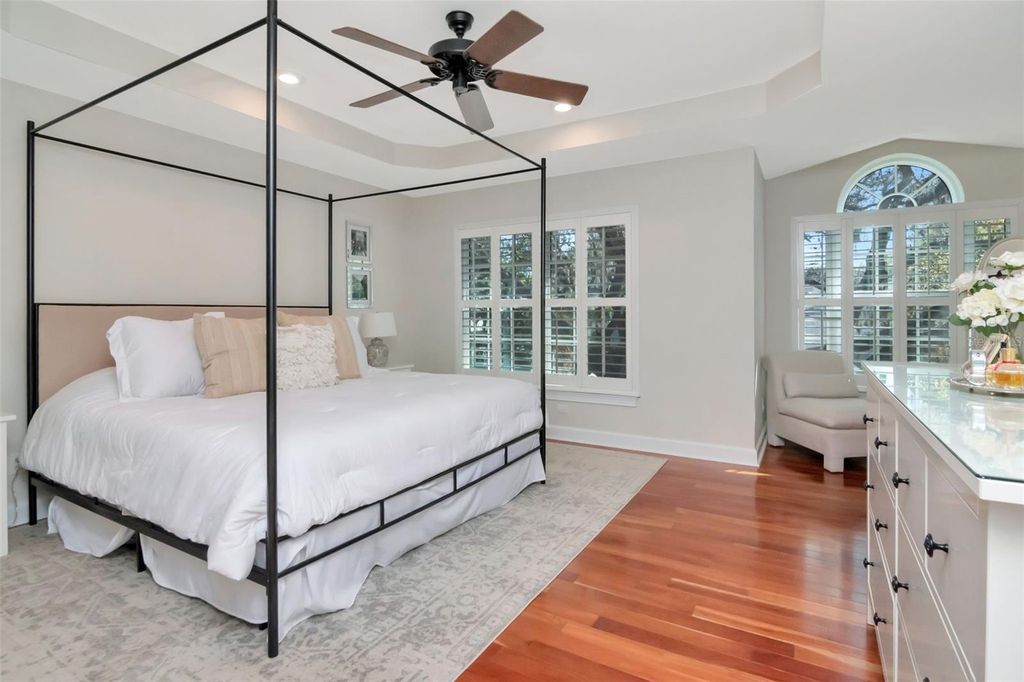 Image 40 of property listing at 4703 S DAUPHIN AVENUE, Tampa, FL 33611