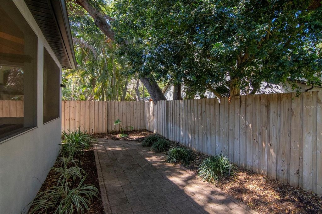 Image 46 of property listing at 4703 S DAUPHIN AVENUE, Tampa, FL 33611