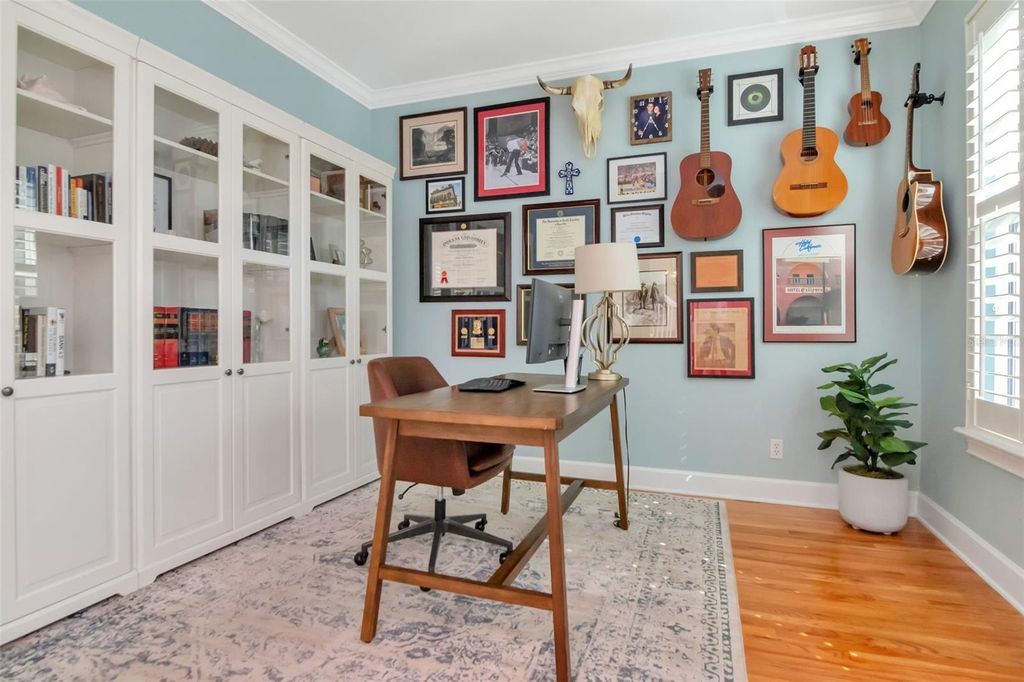 Image 8 of property listing at 4703 S DAUPHIN AVENUE, Tampa, FL 33611