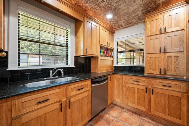501 N Mount Street, Fairfield, TX 75840