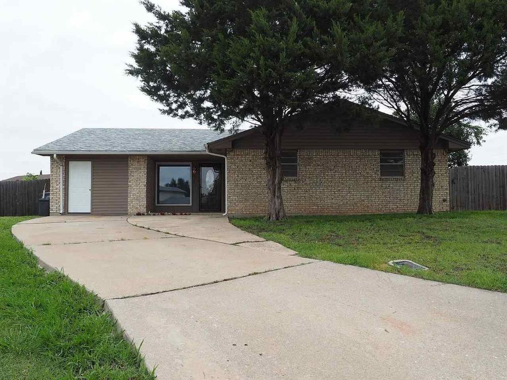 6714 SW Embassy Cir, Lawton, OK 73505