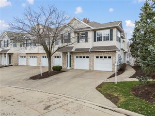 5200 Heather Field Circle C2, Parma, OH 44134