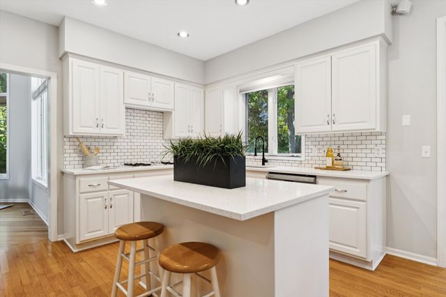 1312 Summit Oaks Drive, Burnsville, MN 55337