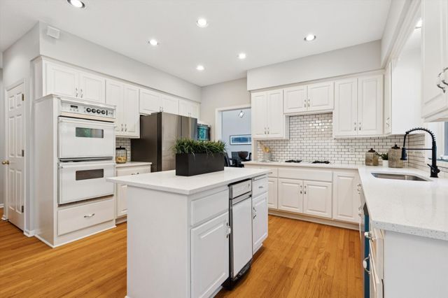 1312 Summit Oaks Drive, Burnsville, MN 55337