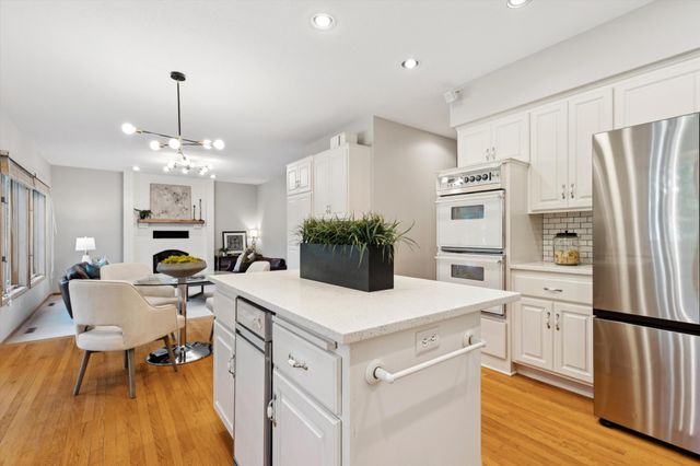 1312 Summit Oaks Drive, Burnsville, MN 55337