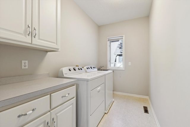 1312 Summit Oaks Drive, Burnsville, MN 55337