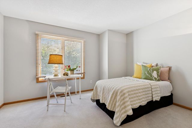 1312 Summit Oaks Drive, Burnsville, MN 55337