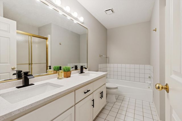 1312 Summit Oaks Drive, Burnsville, MN 55337