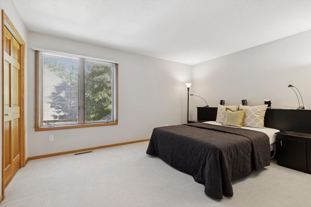 1312 Summit Oaks Drive, Burnsville, MN 55337