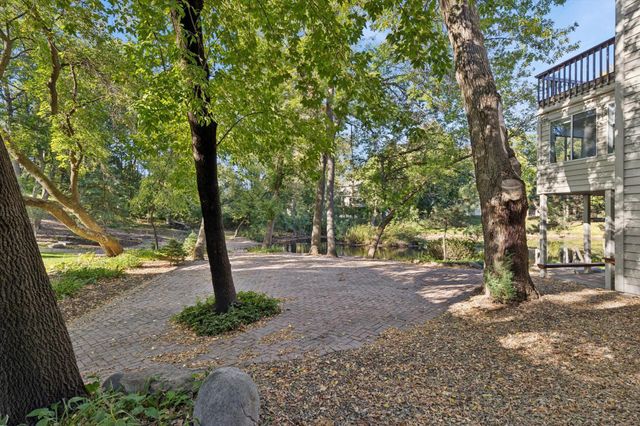 1312 Summit Oaks Drive, Burnsville, MN 55337