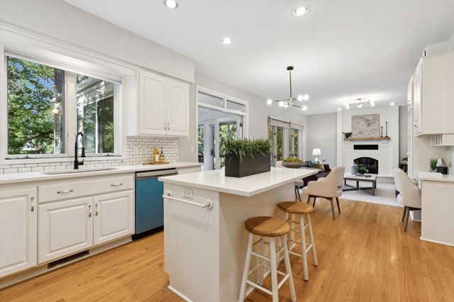 1312 Summit Oaks Drive, Burnsville, MN 55337