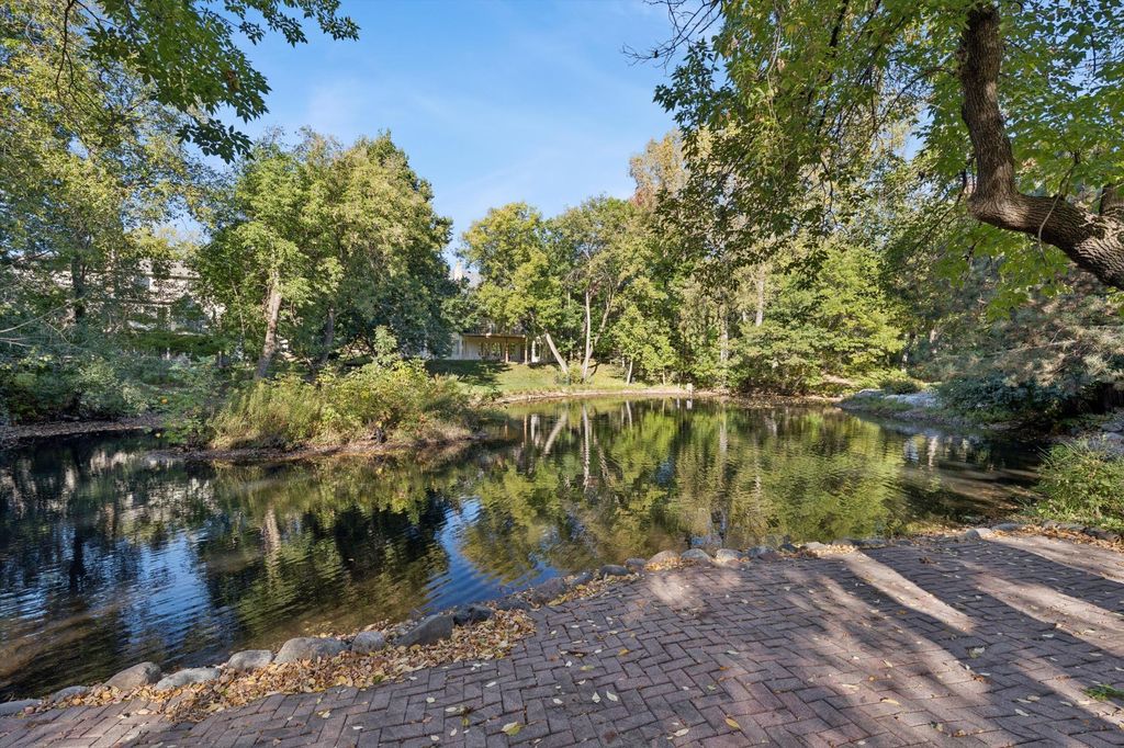 1312 Summit Oaks Drive, Burnsville, MN 55337