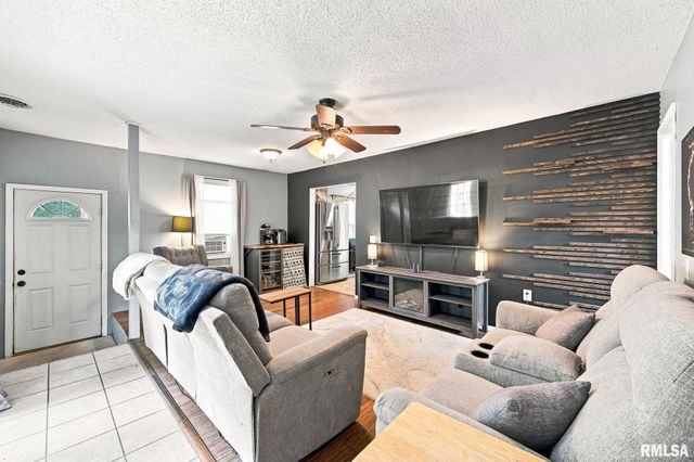 115 W MCCLURE Avenue, Bartonville, IL 61607