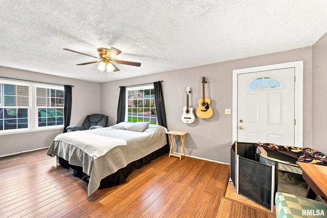 115 W MCCLURE Avenue, Bartonville, IL 61607