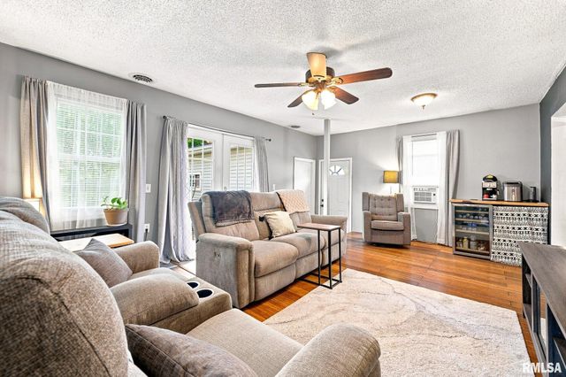 115 W MCCLURE Avenue, Bartonville, IL 61607