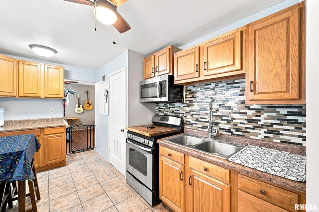 115 W MCCLURE Avenue, Bartonville, IL 61607