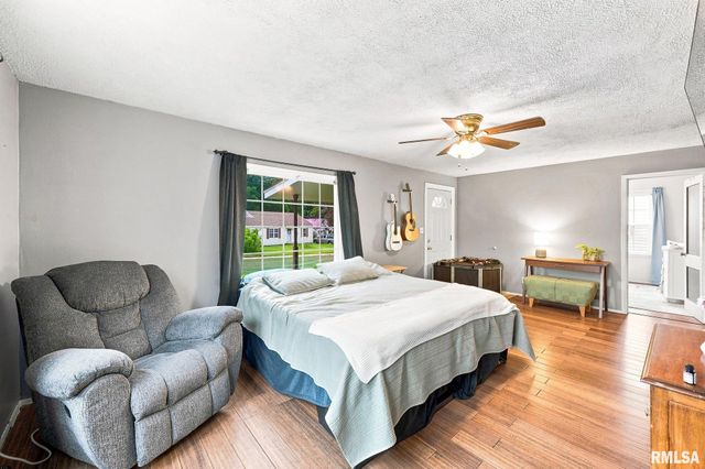 115 W MCCLURE Avenue, Bartonville, IL 61607