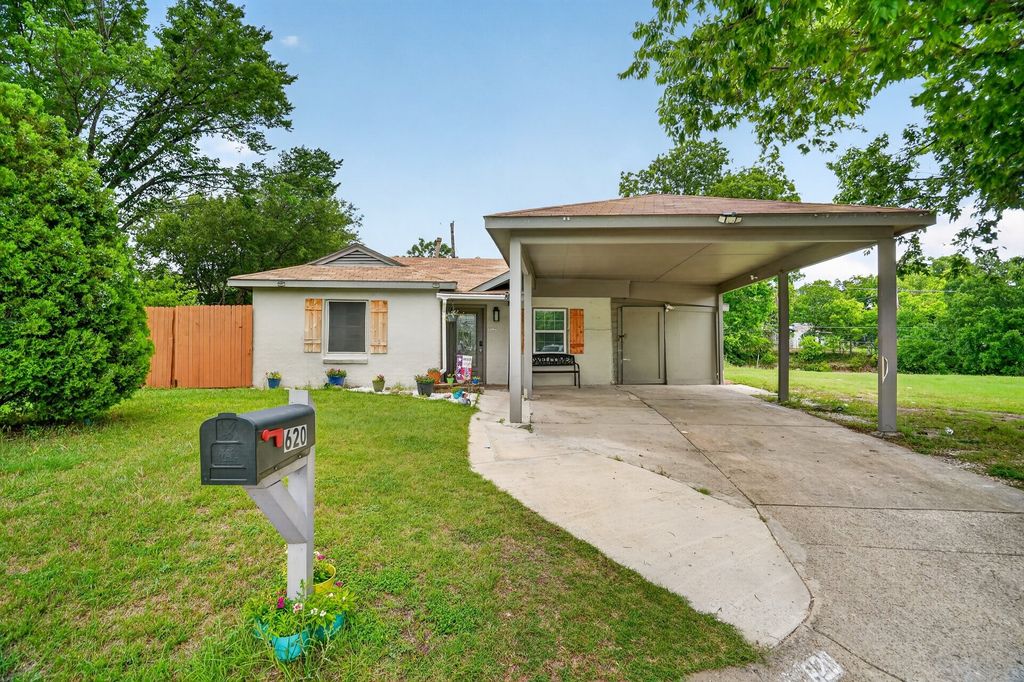 620 S Redford Lane, White Settlement, TX 76108