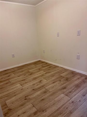 121 Kiowa DR, Smithville, TX 78957