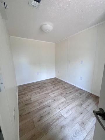 121 Kiowa DR, Smithville, TX 78957