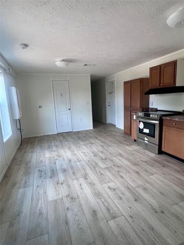 121 Kiowa DR, Smithville, TX 78957