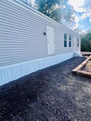 121 Kiowa DR, Smithville, TX 78957