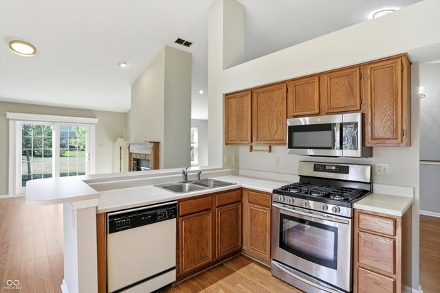 225 W Tansey Crossing, Westfield, IN 46074
