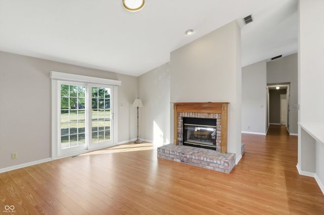 225 W Tansey Crossing, Westfield, IN 46074
