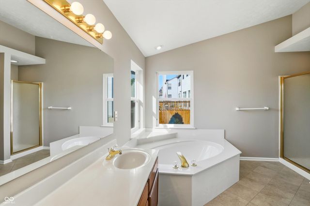 225 W Tansey Crossing, Westfield, IN 46074