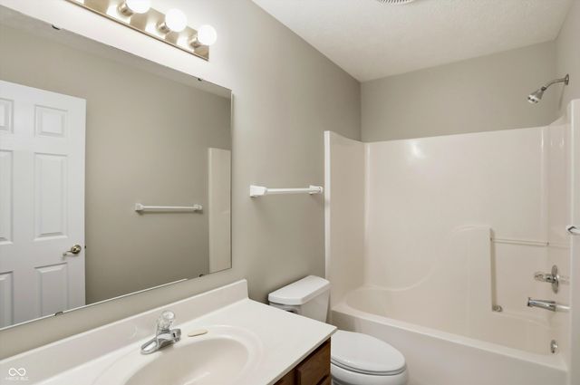 225 W Tansey Crossing, Westfield, IN 46074
