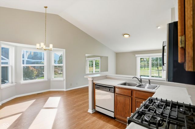 225 W Tansey Crossing, Westfield, IN 46074