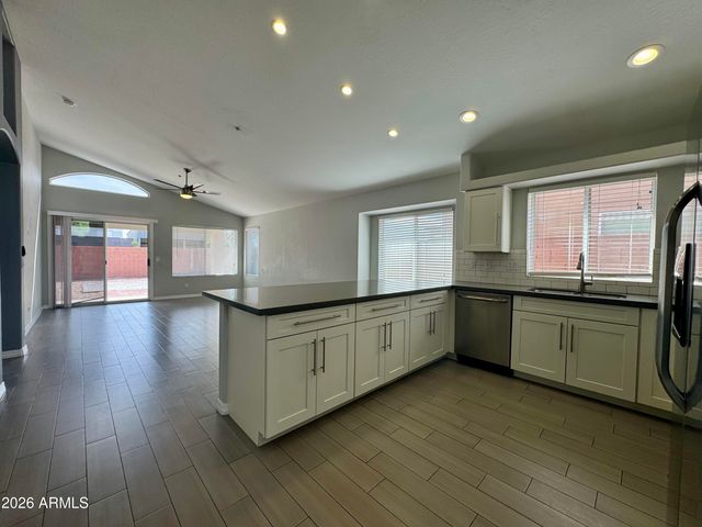 8667 E PINCHOT Avenue, Scottsdale, AZ 85251