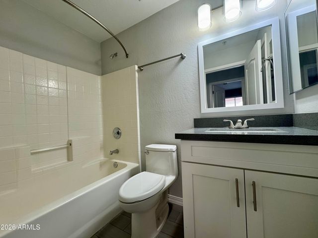 8667 E PINCHOT Avenue, Scottsdale, AZ 85251