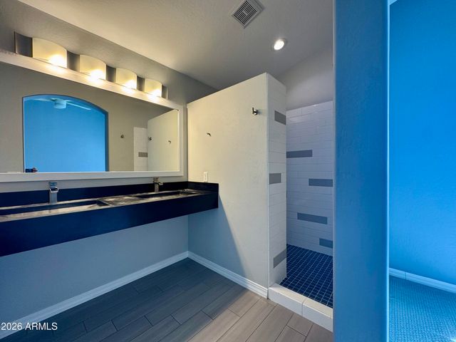 8667 E PINCHOT Avenue, Scottsdale, AZ 85251