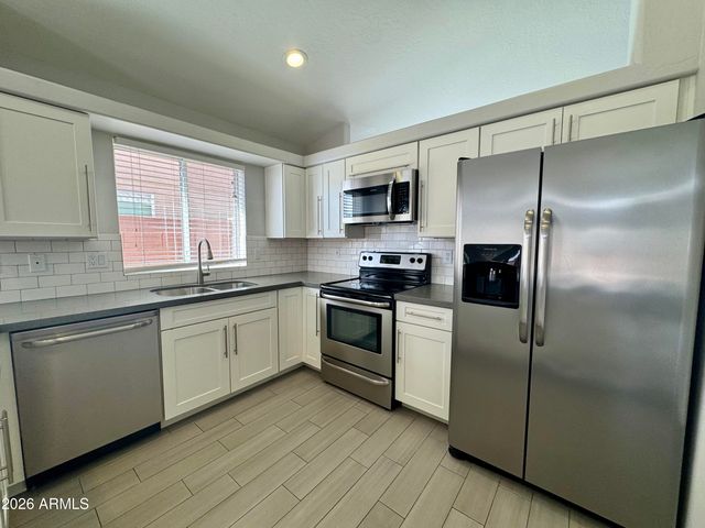 8667 E PINCHOT Avenue, Scottsdale, AZ 85251