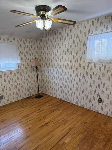 192 E 5th Street, Deer Park, NY 11729