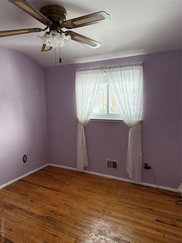 192 E 5th Street, Deer Park, NY 11729