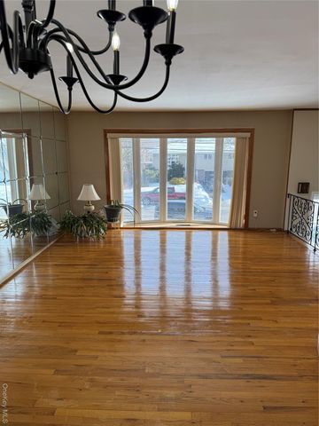 192 E 5th Street, Deer Park, NY 11729