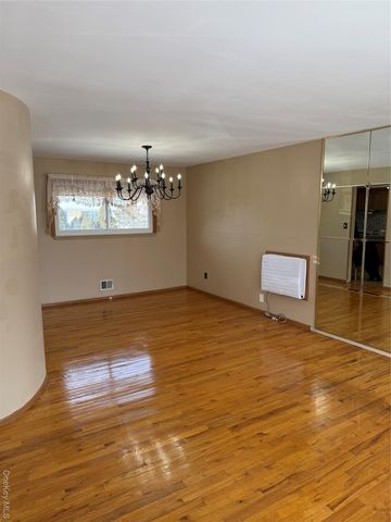 192 E 5th Street, Deer Park, NY 11729