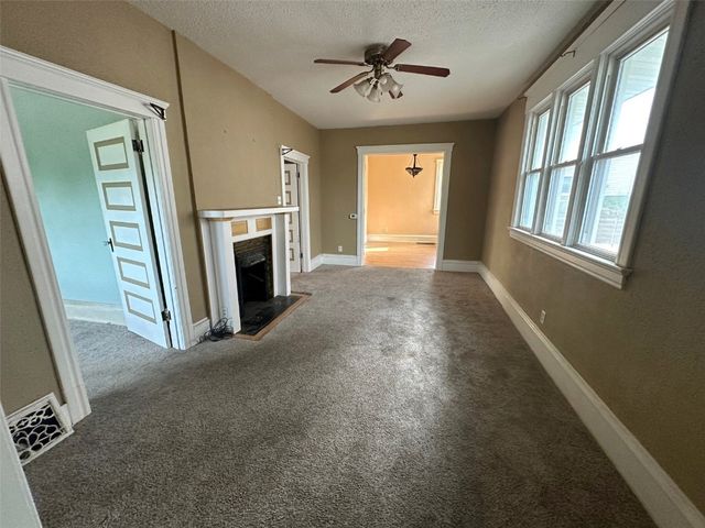 657 16th AVe SW, Cedar Rapids, IA 52404