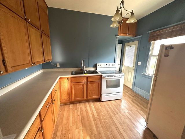 657 16th AVe SW, Cedar Rapids, IA 52404