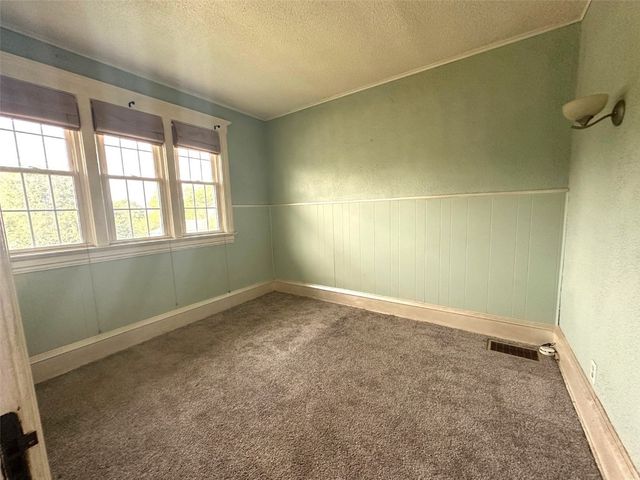 657 16th AVe SW, Cedar Rapids, IA 52404