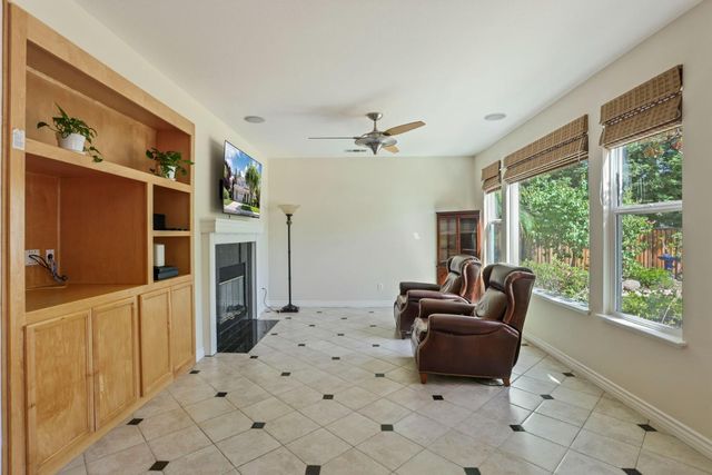 2127 Lighthouse Cir, Tracy, CA 95304