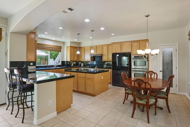 2127 Lighthouse Cir, Tracy, CA 95304
