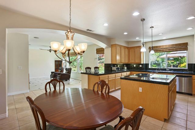 2127 Lighthouse Cir, Tracy, CA 95304