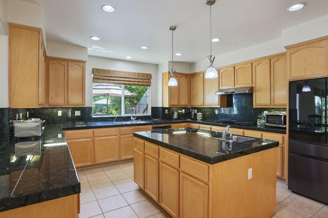 2127 Lighthouse Cir, Tracy, CA 95304