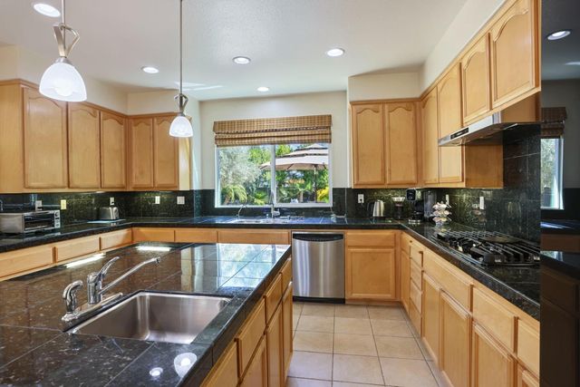 2127 Lighthouse Cir, Tracy, CA 95304