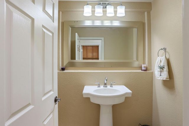 2127 Lighthouse Cir, Tracy, CA 95304